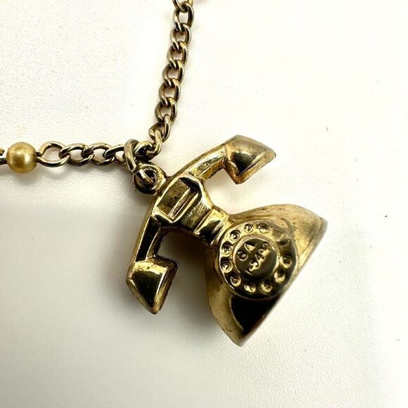 Vintage telephone pendant faux pearl choker necklace - Picture 5 of 8
